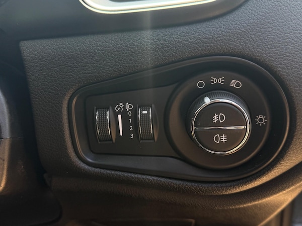 Used Jeep Renegade 2017 for sale - 75199801: Photo 28