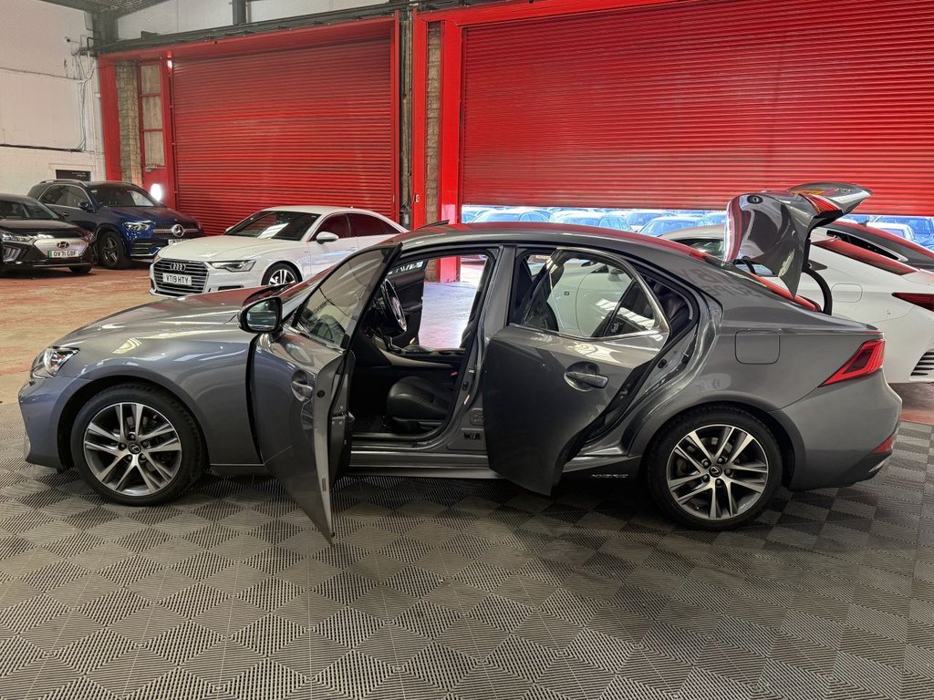 Used Lexus IS 2018 for sale - 76745040: Photo 11