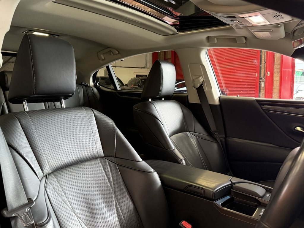 Used Lexus ES 2019 for sale - 76445782: Photo 31