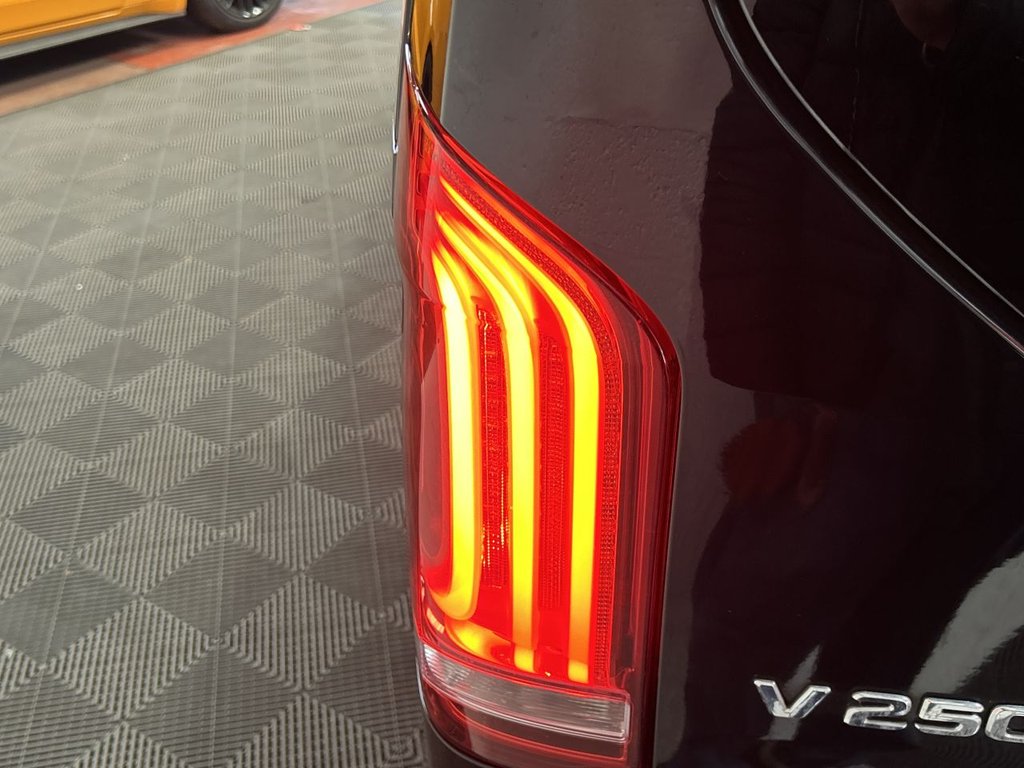 Used Mercedes-Benz V-Class 2017 for sale - 76570611: Photo 17