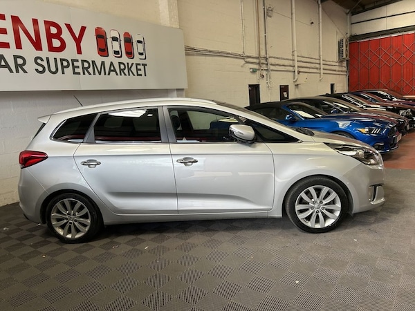 Used Kia Carens 2015 for sale - 74708140: Photo 11