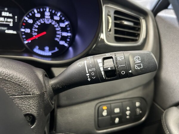Used Kia Carens 2015 for sale - 74708140: Photo 42