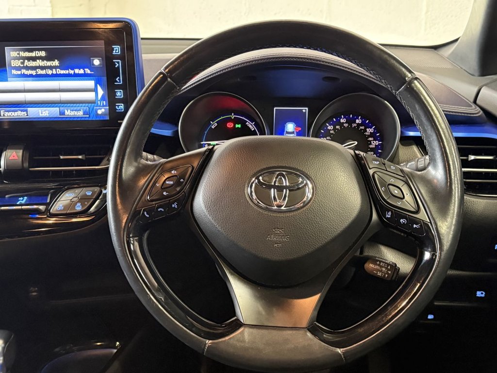 Used Toyota C-HR 2017 for sale - 76313132: Photo 32