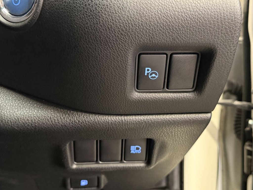 Used Toyota C-HR 2017 for sale - 76313132: Photo 46
