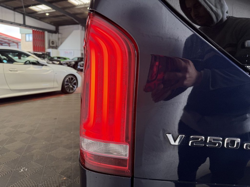 Used Mercedes-Benz V-Class 2018 for sale - 76642516: Photo 29