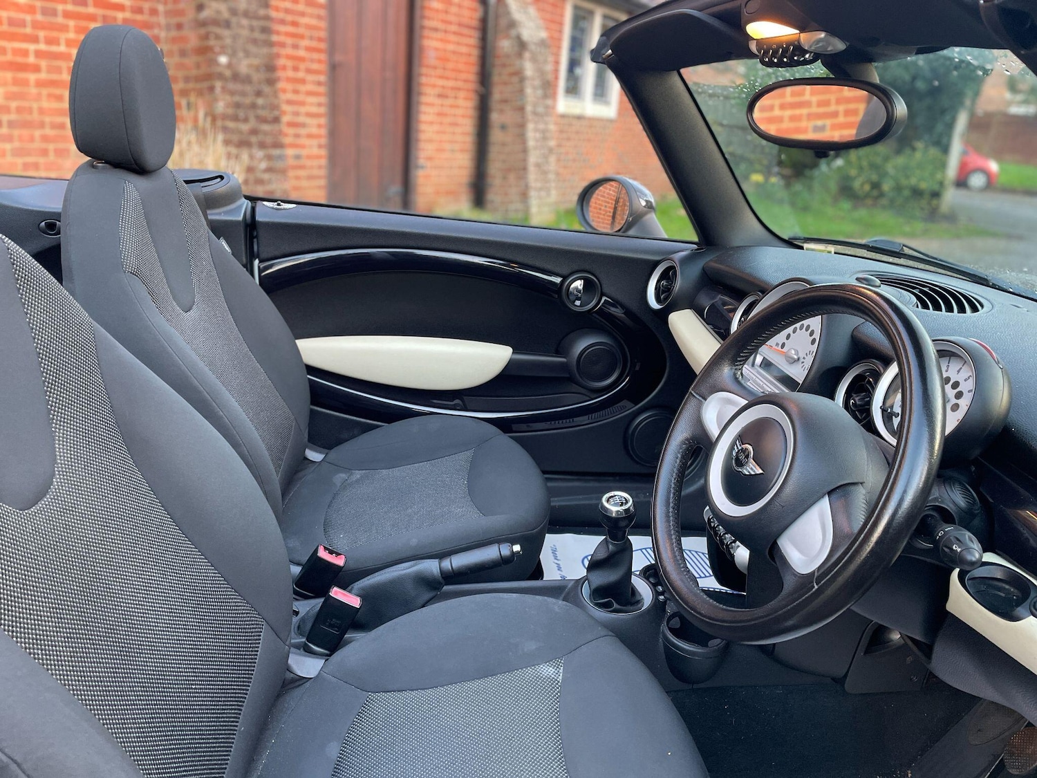 Used MINI Convertible 2009 for sale - 76952785: Photo 2