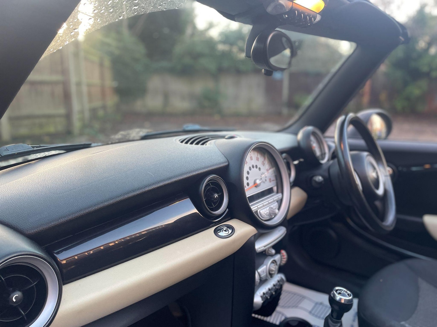 Used MINI Convertible 2009 for sale - 76952785: Photo 4