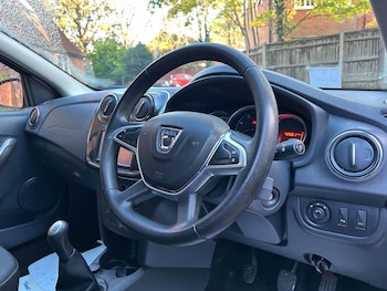 Used Dacia Sandero 2017 for sale - 77040902: Photo