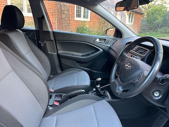 Used Hyundai i20 2019 for sale - 76991161: Photo