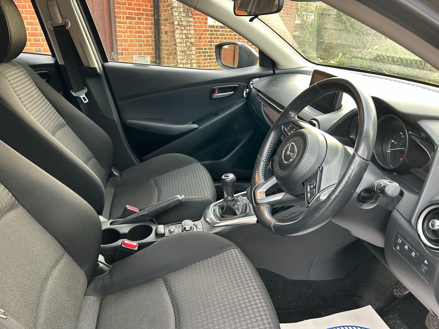 Used Mazda Mazda2 2019 for sale - 76865185: Photo 2