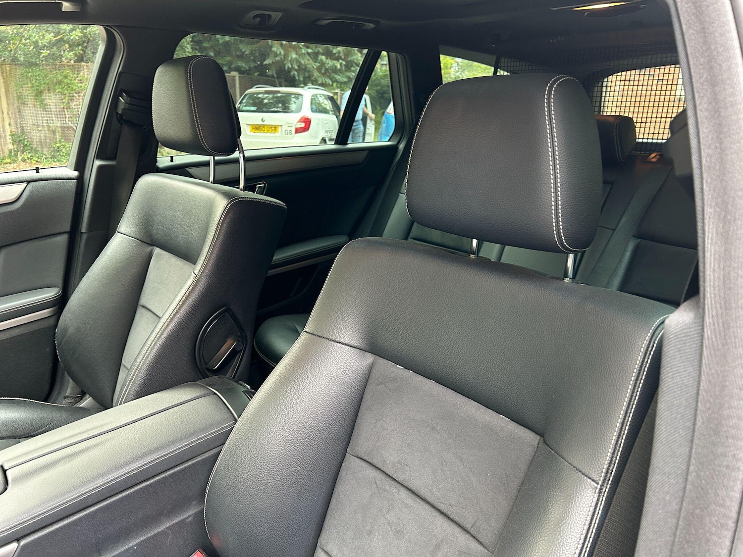 Used Mercedes-Benz E Class 2011 for sale - 76259877: Photo 11