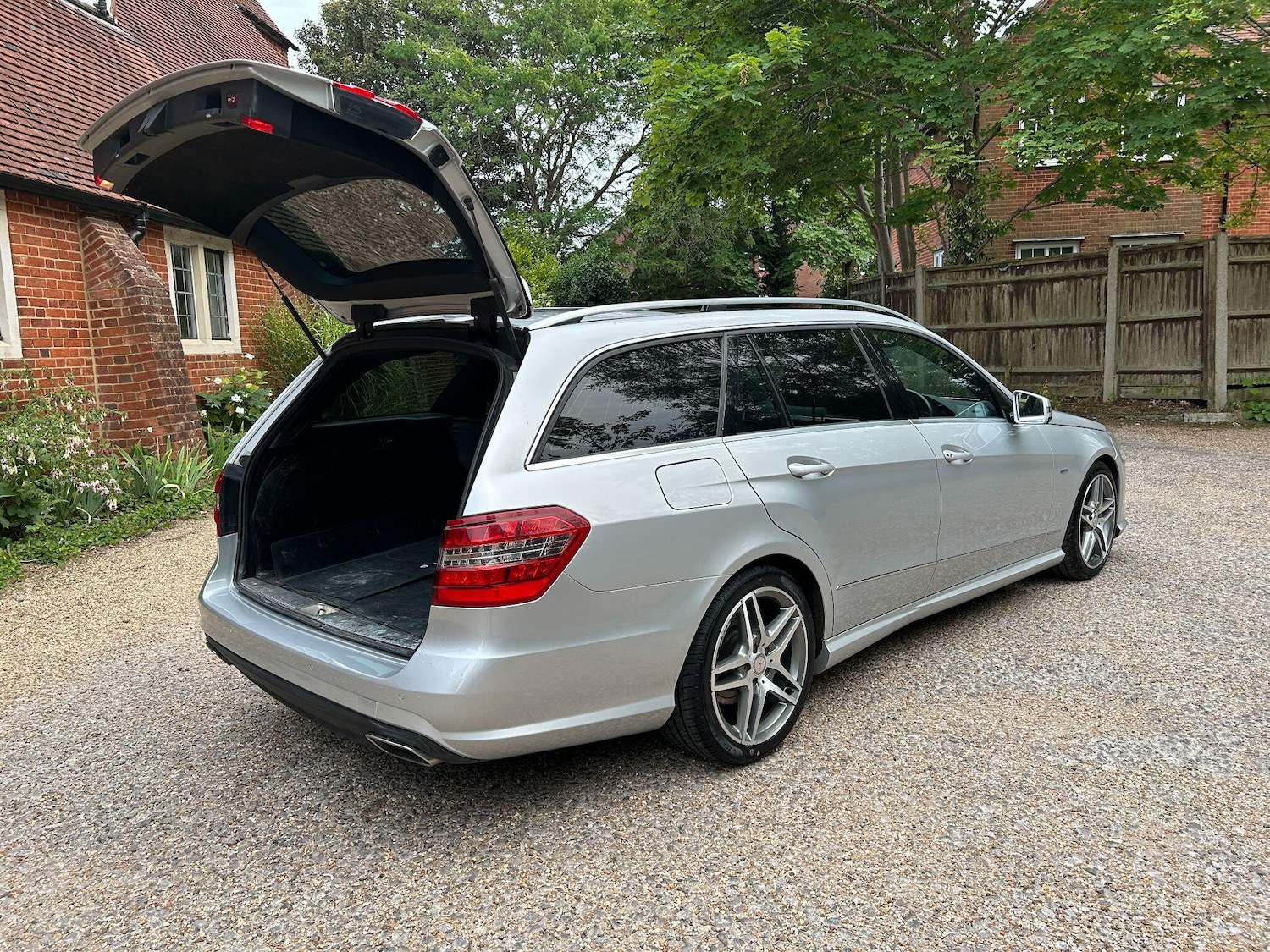 Used Mercedes-Benz E Class 2011 for sale - 76259877: Photo 21