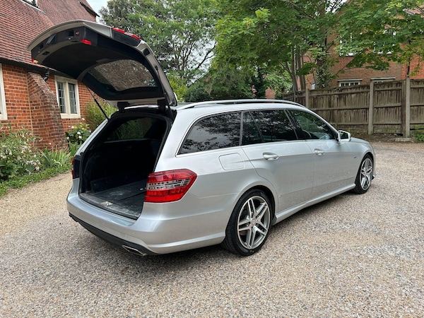 Used Mercedes-Benz E Class 2011 for sale - 76259877: Photo 21