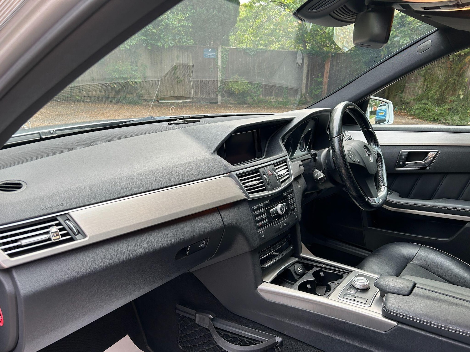 Used Mercedes-Benz E Class 2011 for sale - 76259877: Photo 4