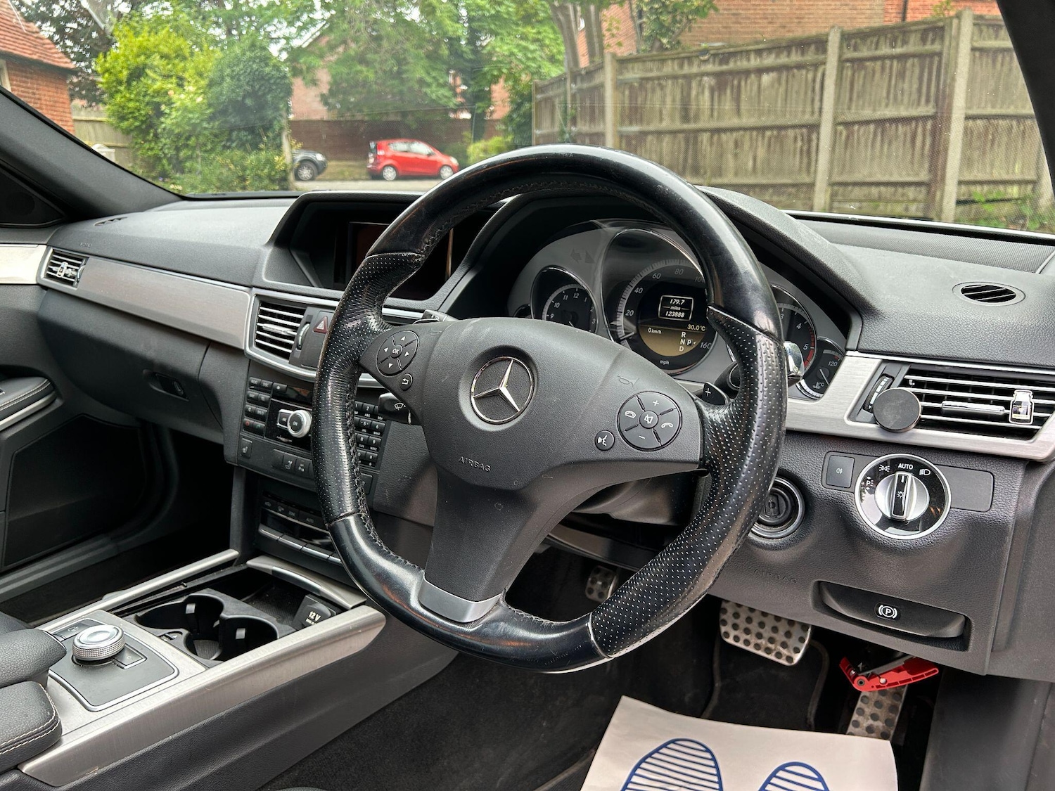 Used Mercedes-Benz E Class 2011 for sale - 76259877: Photo 5