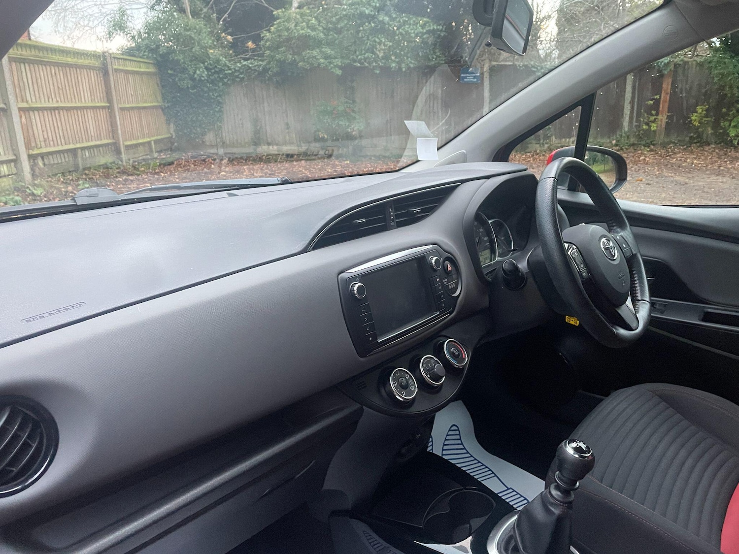 Used Toyota Yaris 2015 for sale - 76991352: Photo 4