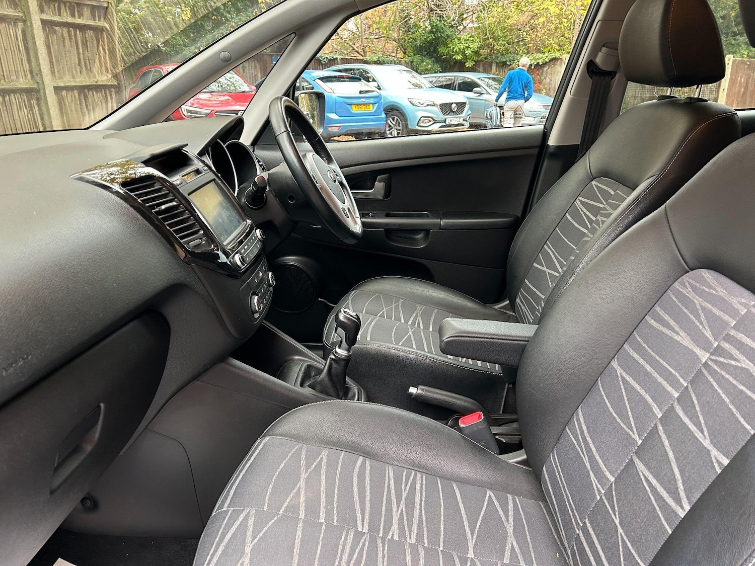 Used Kia Venga 2017 for sale - 76456849: Photo 3