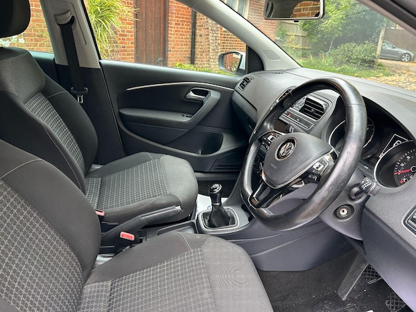 Used Volkswagen Polo 2016 for sale - 76282872: Photo 2