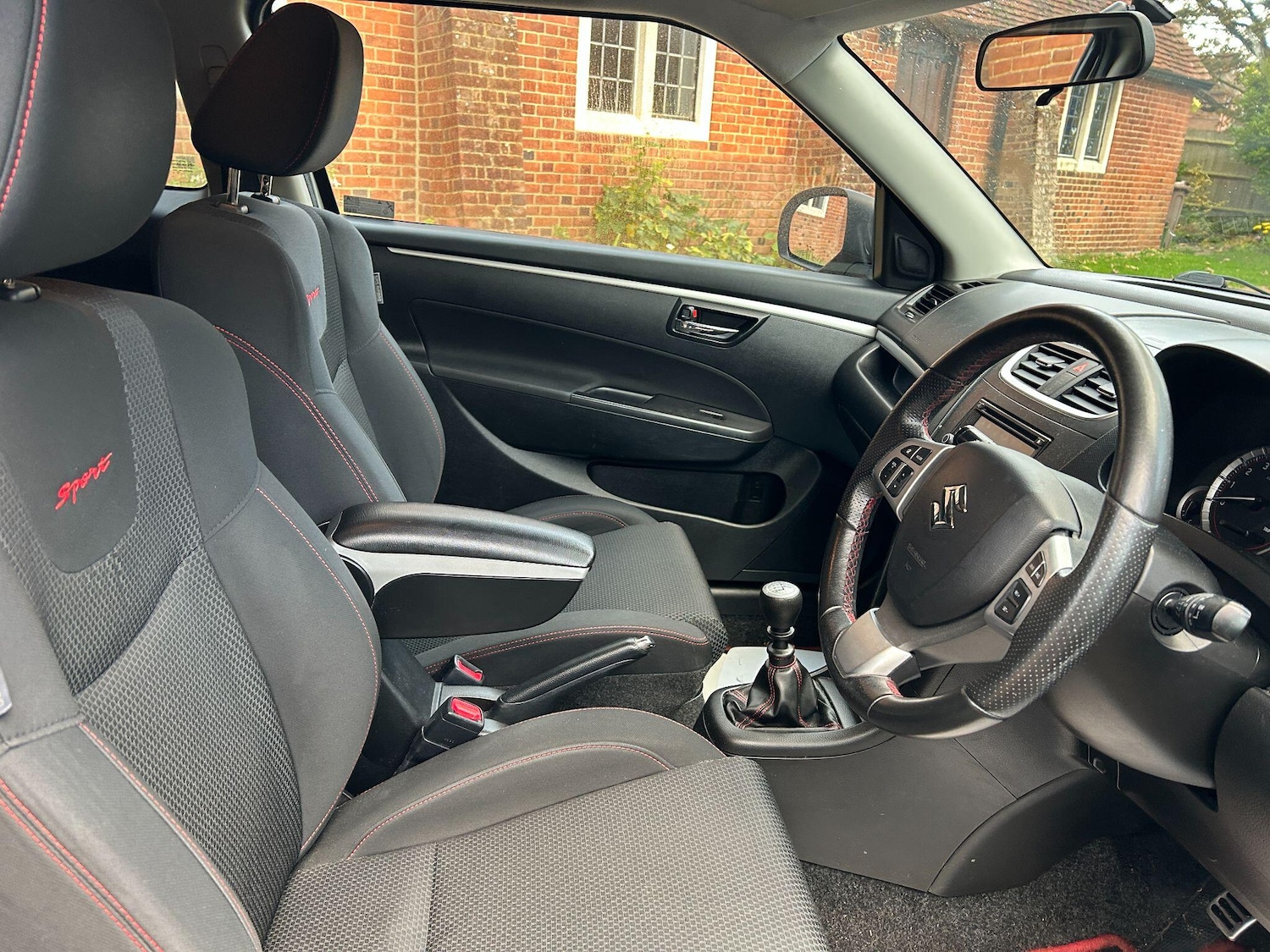 Used Suzuki Swift 2014 for sale - 76498938: Photo 2