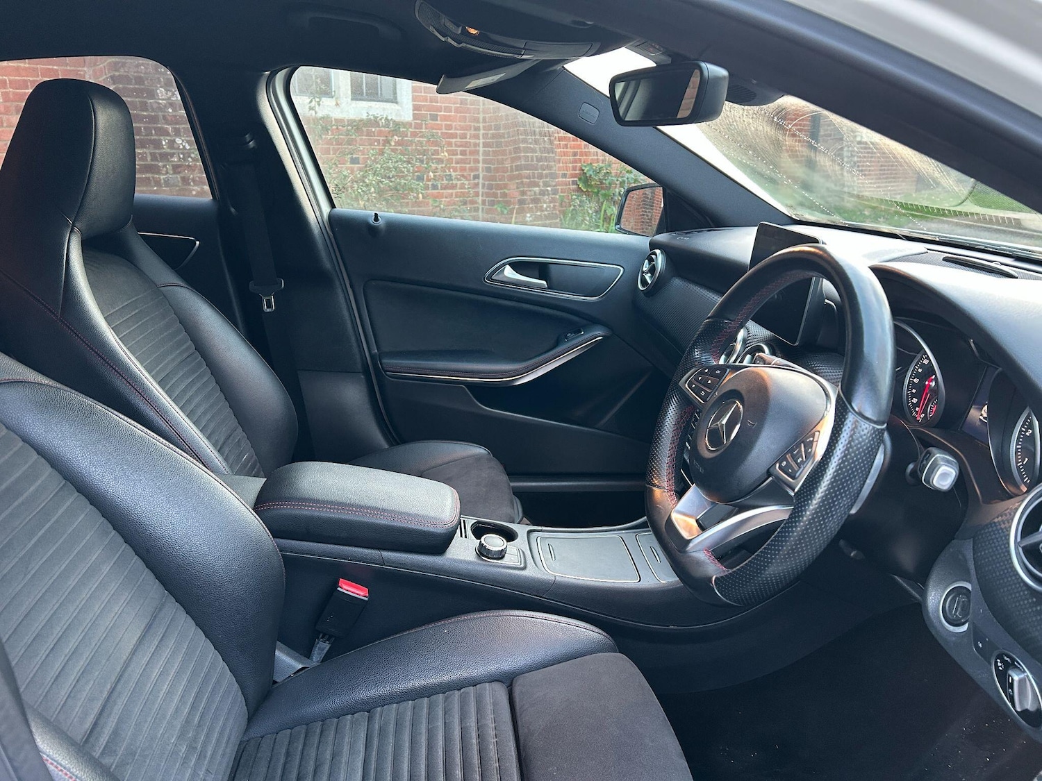 Used Mercedes-Benz A-Class 2017 for sale - 76742420: Photo 2