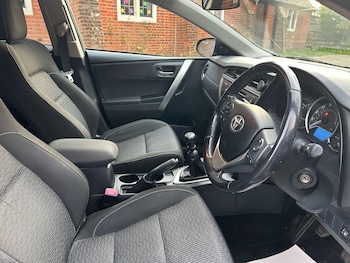 Used Toyota Auris 2015 for sale - 77016283: Photo