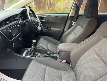 Used Toyota Auris 2015 for sale - 77016283: Photo