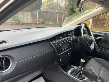 Used Toyota Auris 2015 for sale - 77016283: Photo