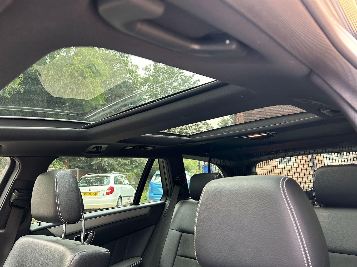 Used Mercedes-Benz E Class 2011 for sale - 76987975: Photo 12