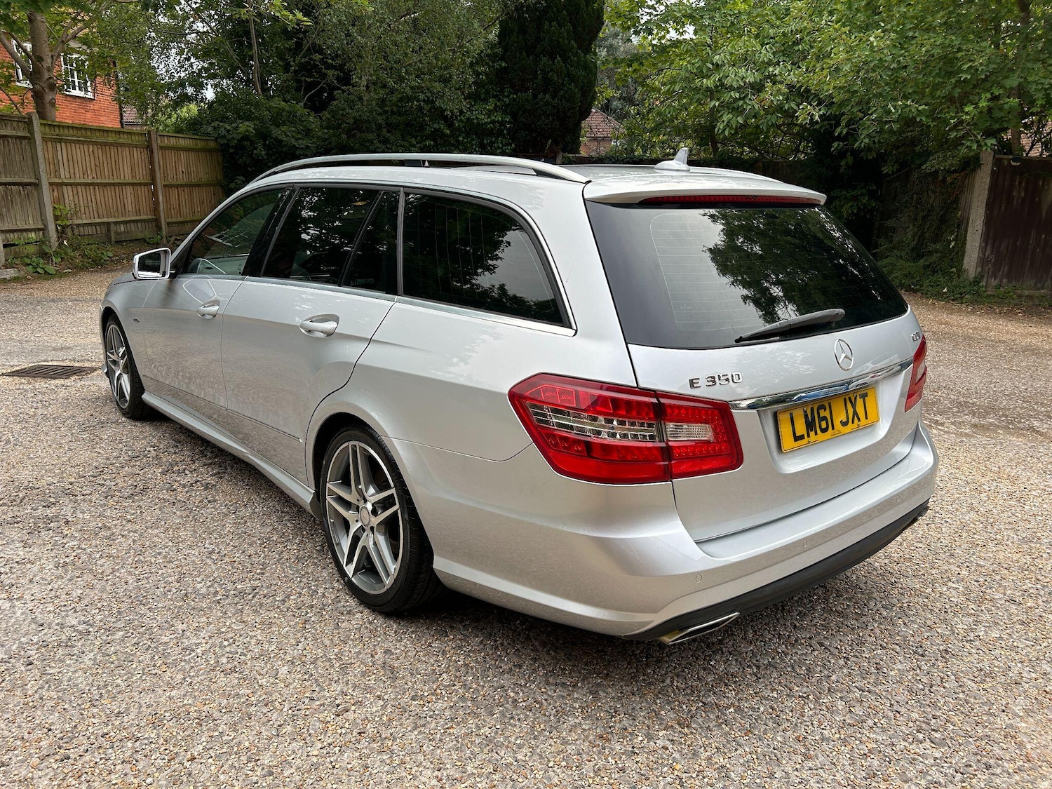 Used Mercedes-Benz E Class 2011 for sale - 76987975: Photo 19