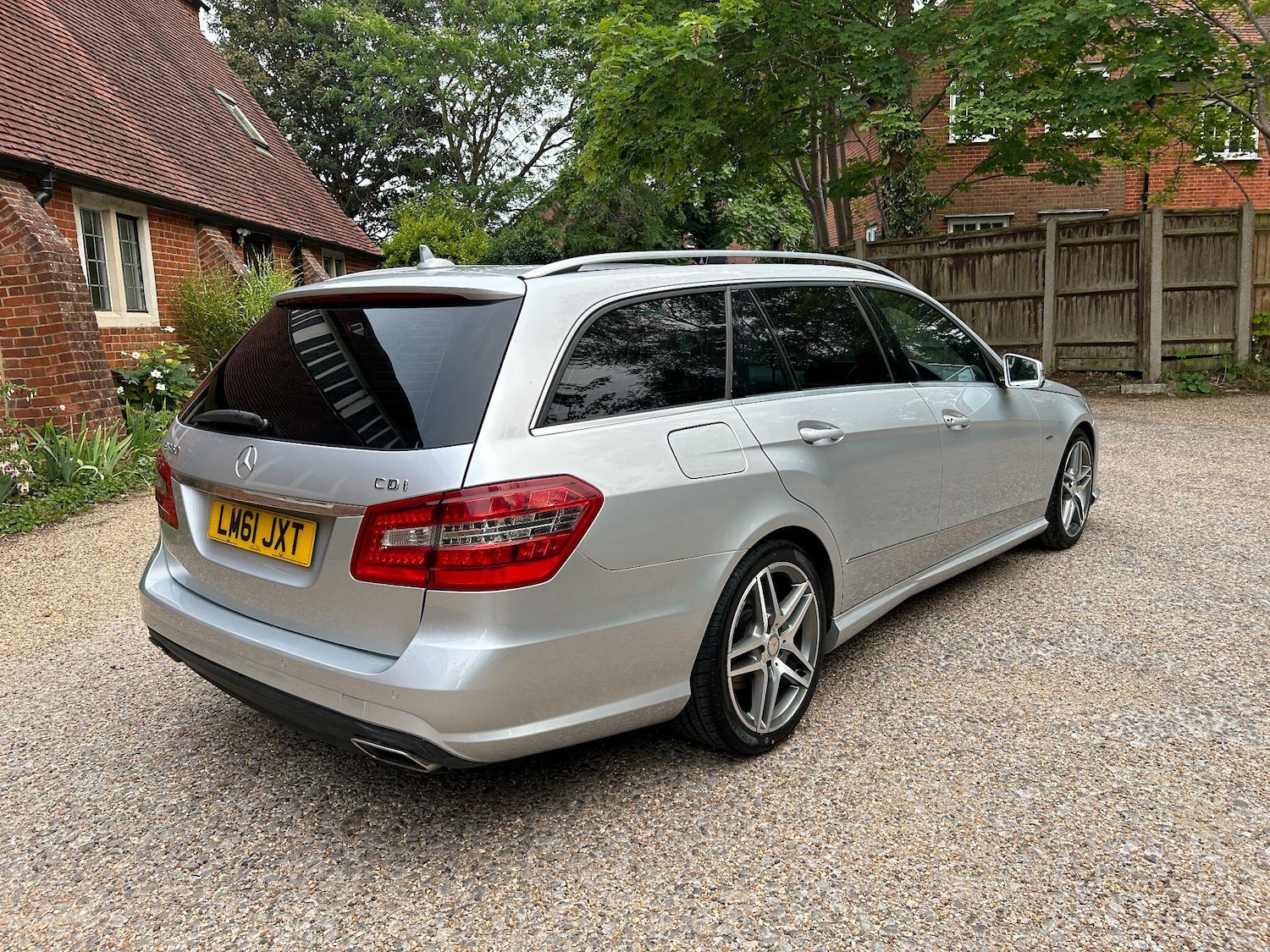 Used Mercedes-Benz E Class 2011 for sale - 76987975: Photo 22