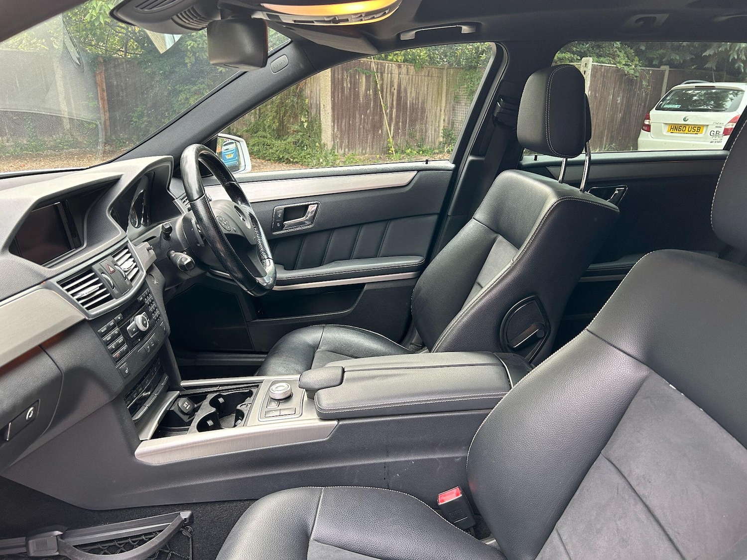 Used Mercedes-Benz E Class 2011 for sale - 76987975: Photo 3