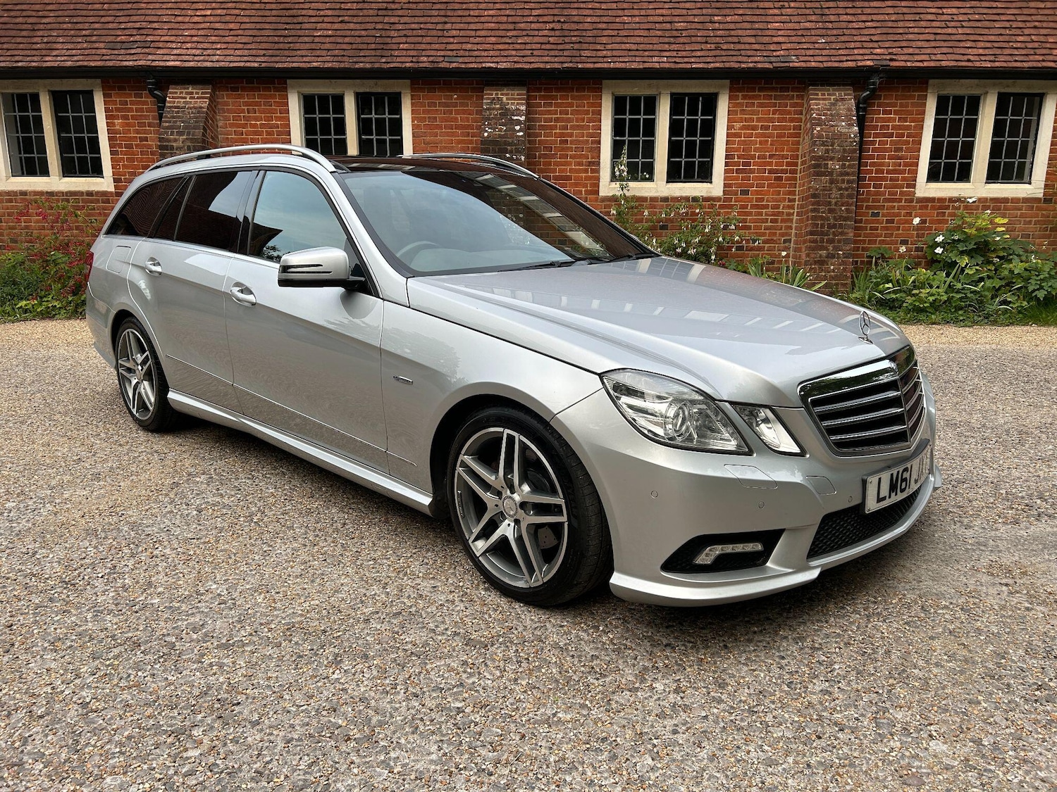 Used Mercedes-Benz E Class 2011 for sale - 76987975: Photo 7