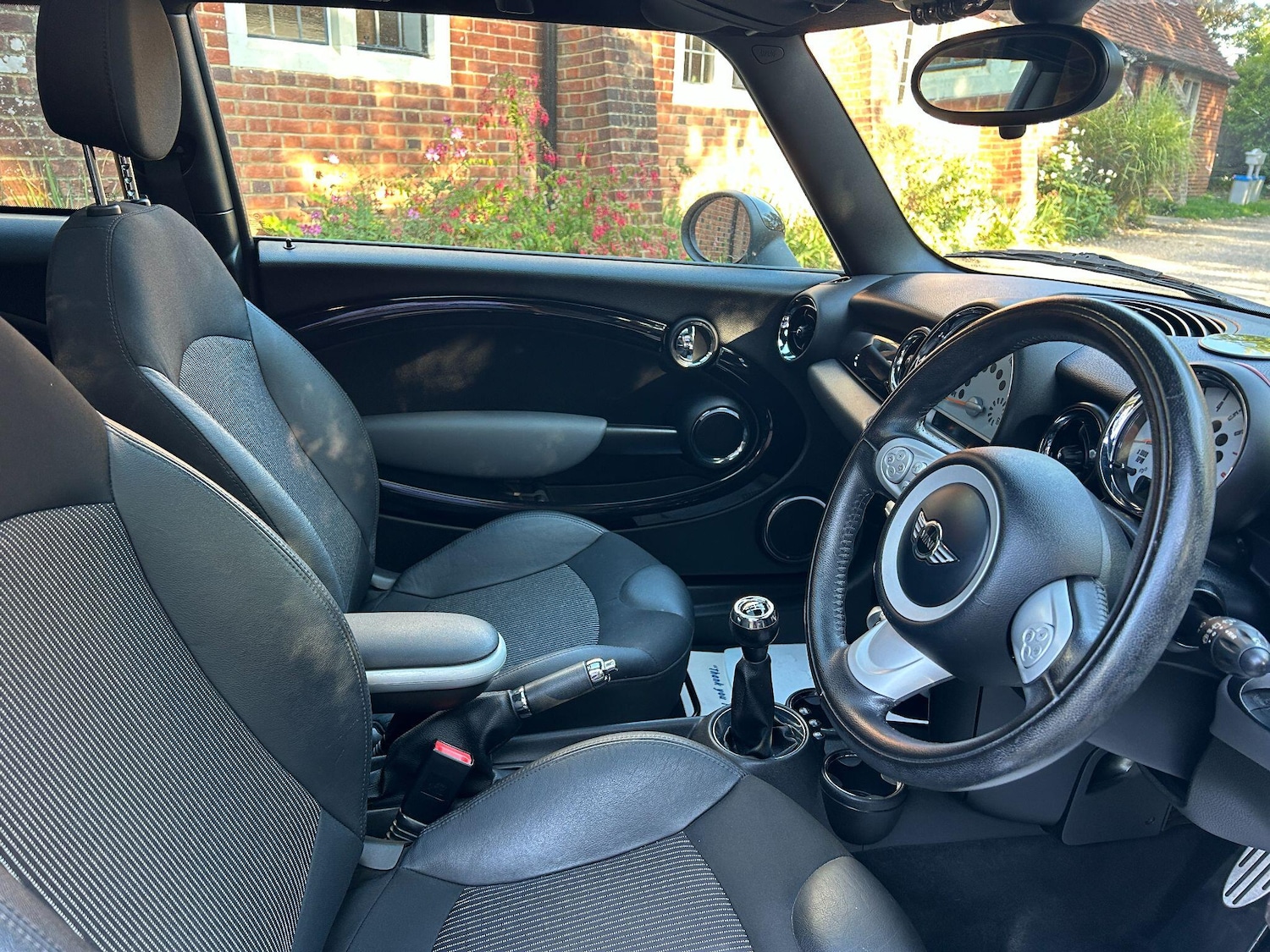 Used MINI Hatch 2010 for sale - 76988589: Photo 2