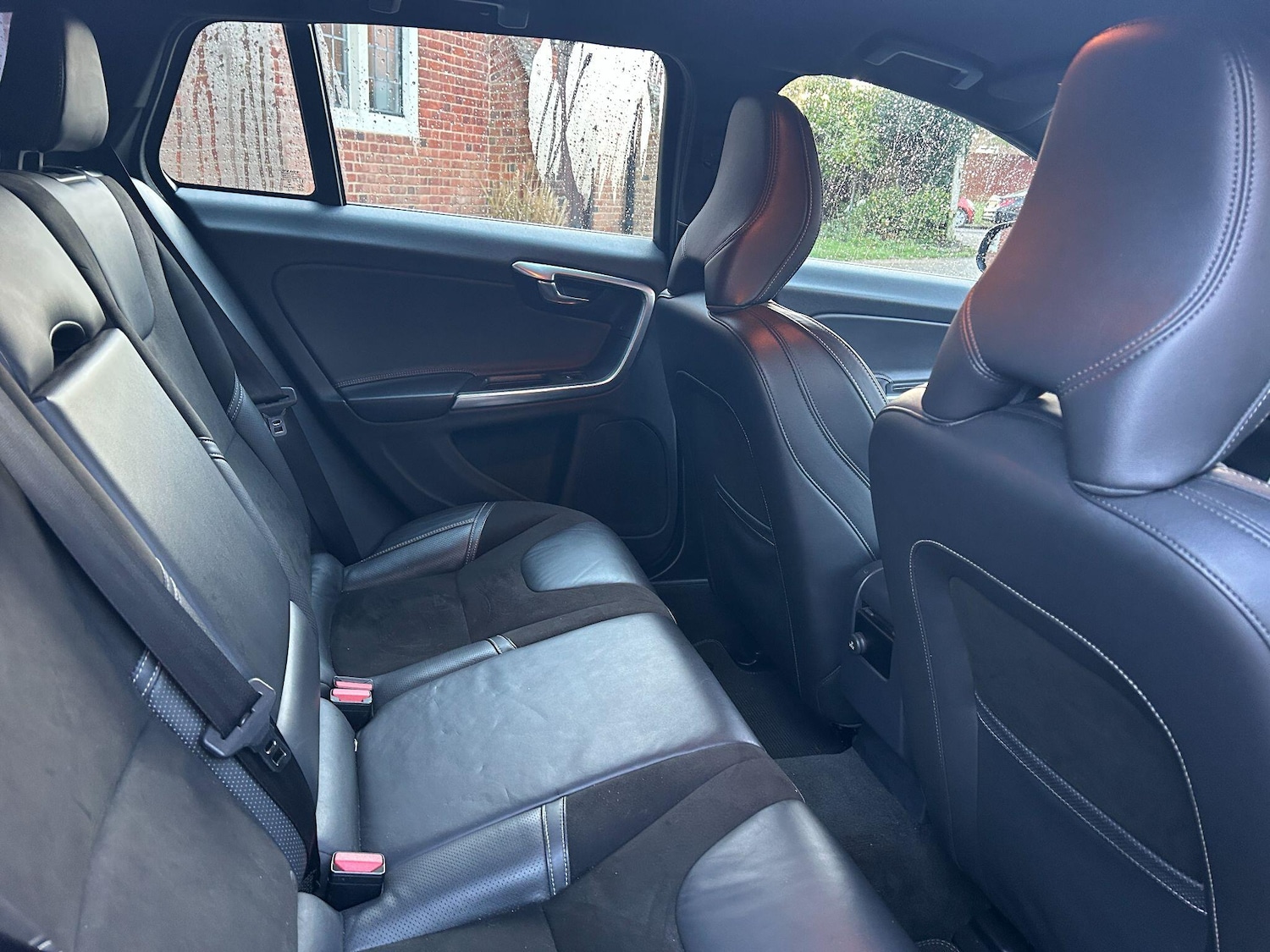 Used Volvo V60 2016 for sale - 76865925: Photo 9