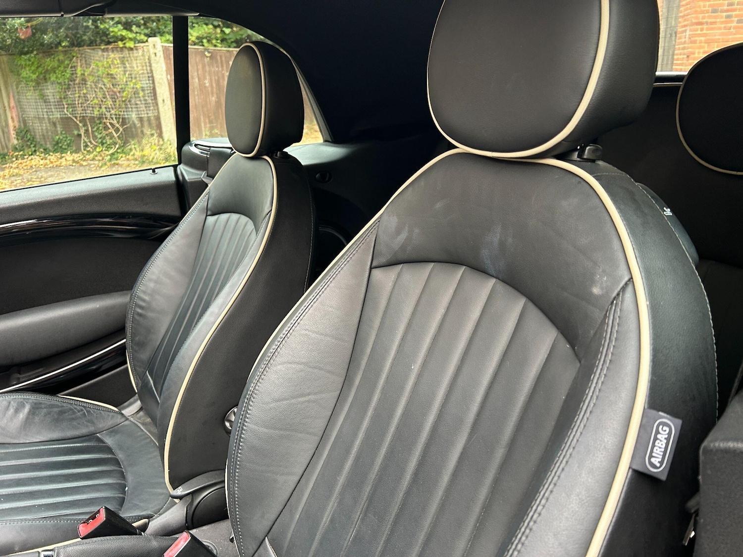 Used MINI Convertible 2011 for sale - 76314630: Photo 10