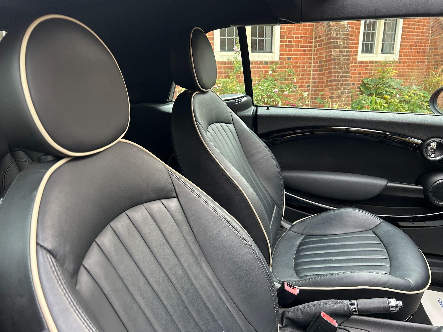 Used MINI Convertible 2011 for sale - 76314630: Photo 12