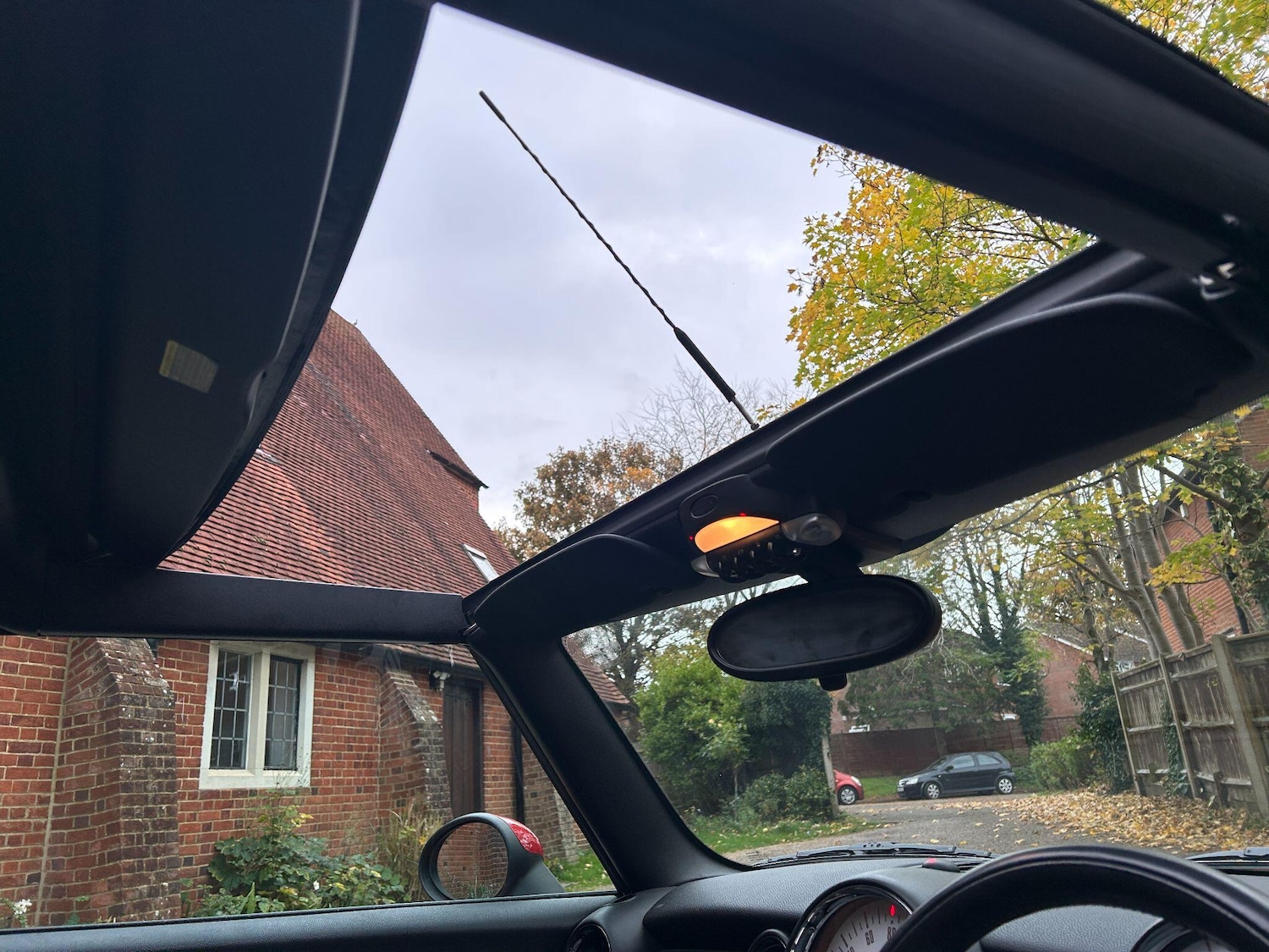 Used MINI Convertible 2011 for sale - 76314630: Photo 17