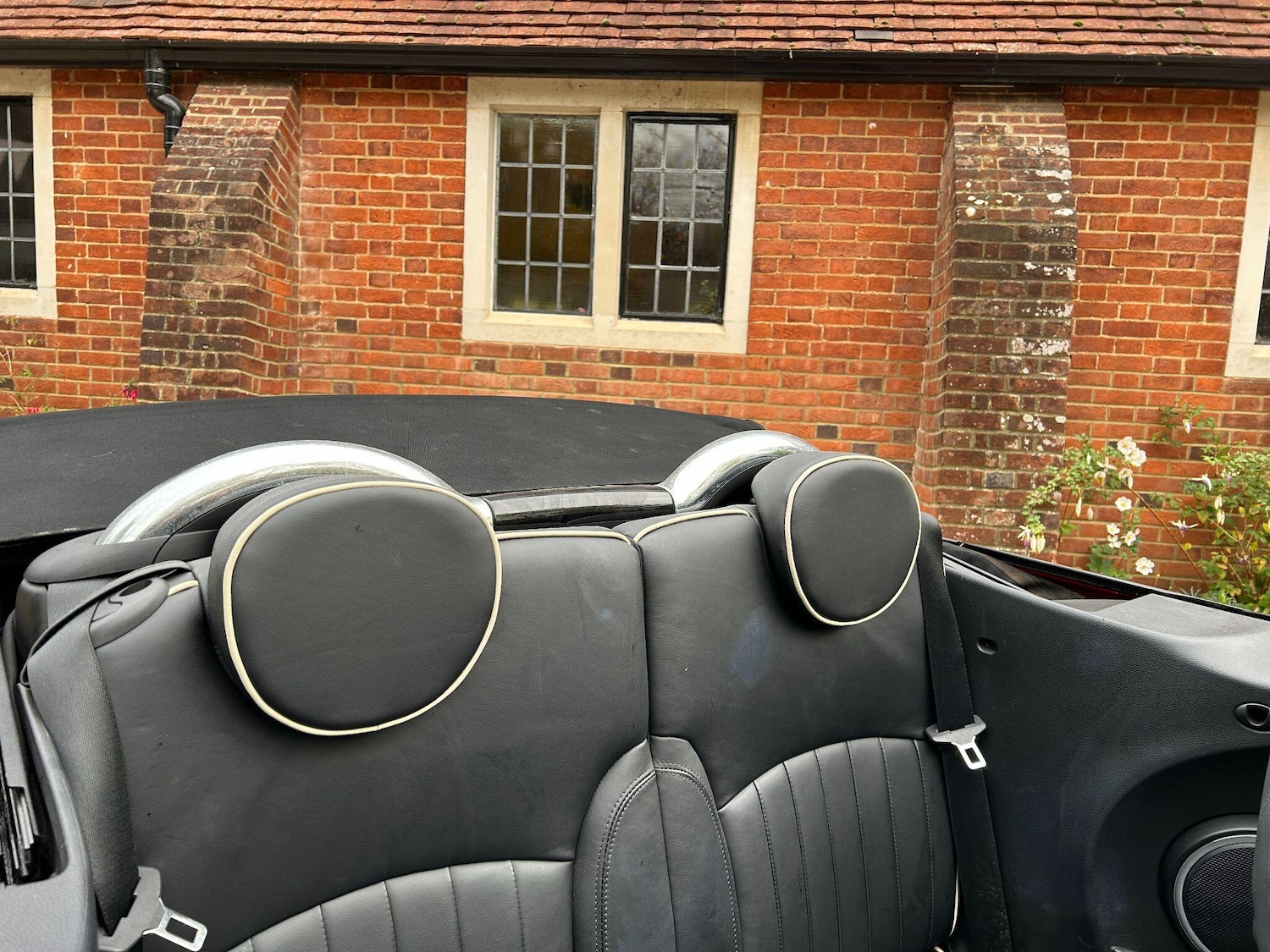 Used MINI Convertible 2011 for sale - 76314630: Photo 21