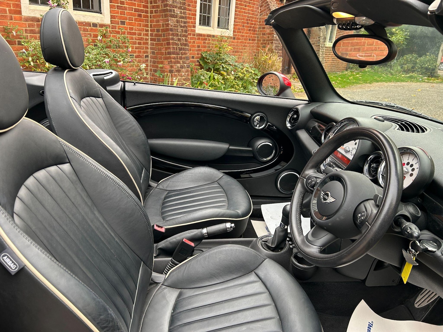 Used MINI Convertible 2011 for sale - 76314630: Photo 23