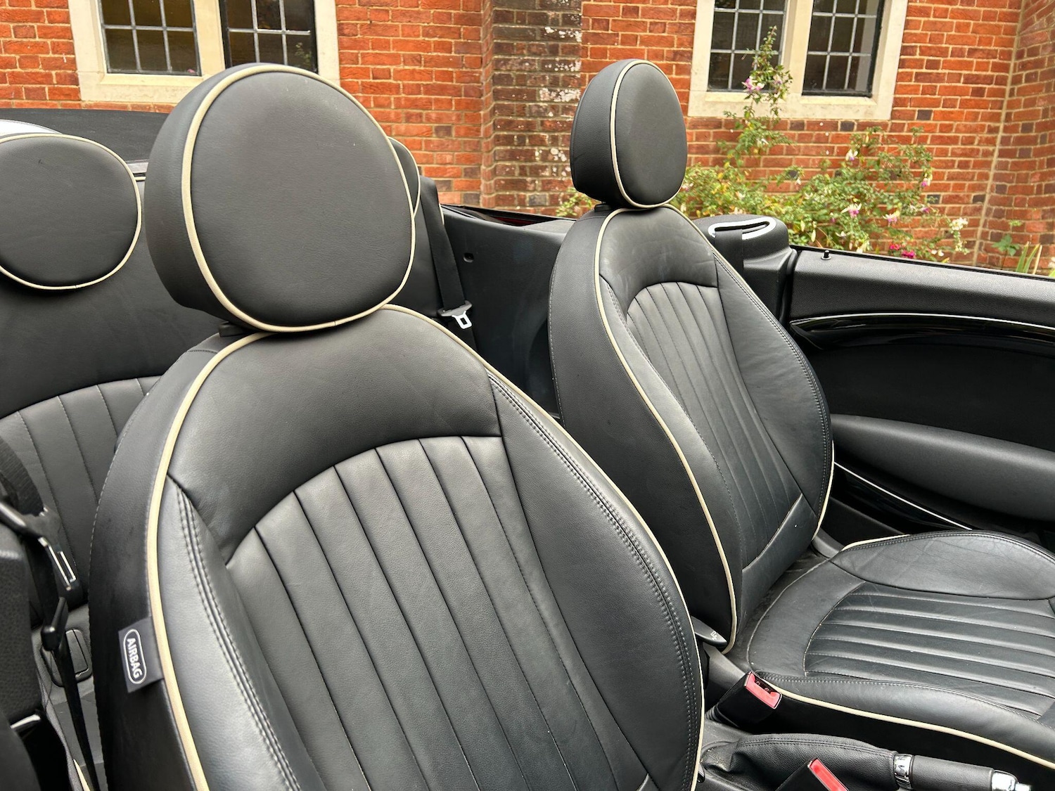 Used MINI Convertible 2011 for sale - 76314630: Photo 24