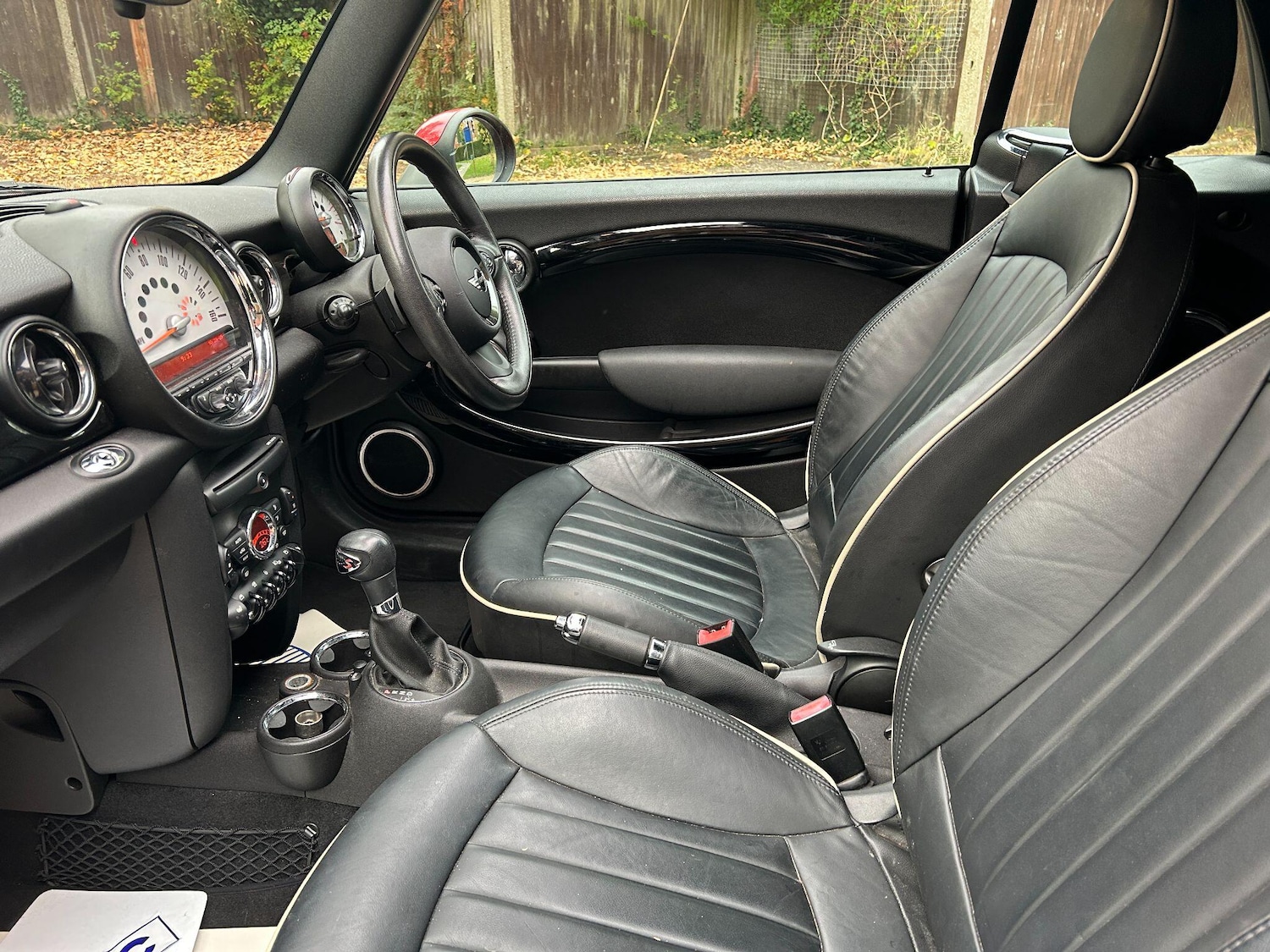 Used MINI Convertible 2011 for sale - 76314630: Photo 3