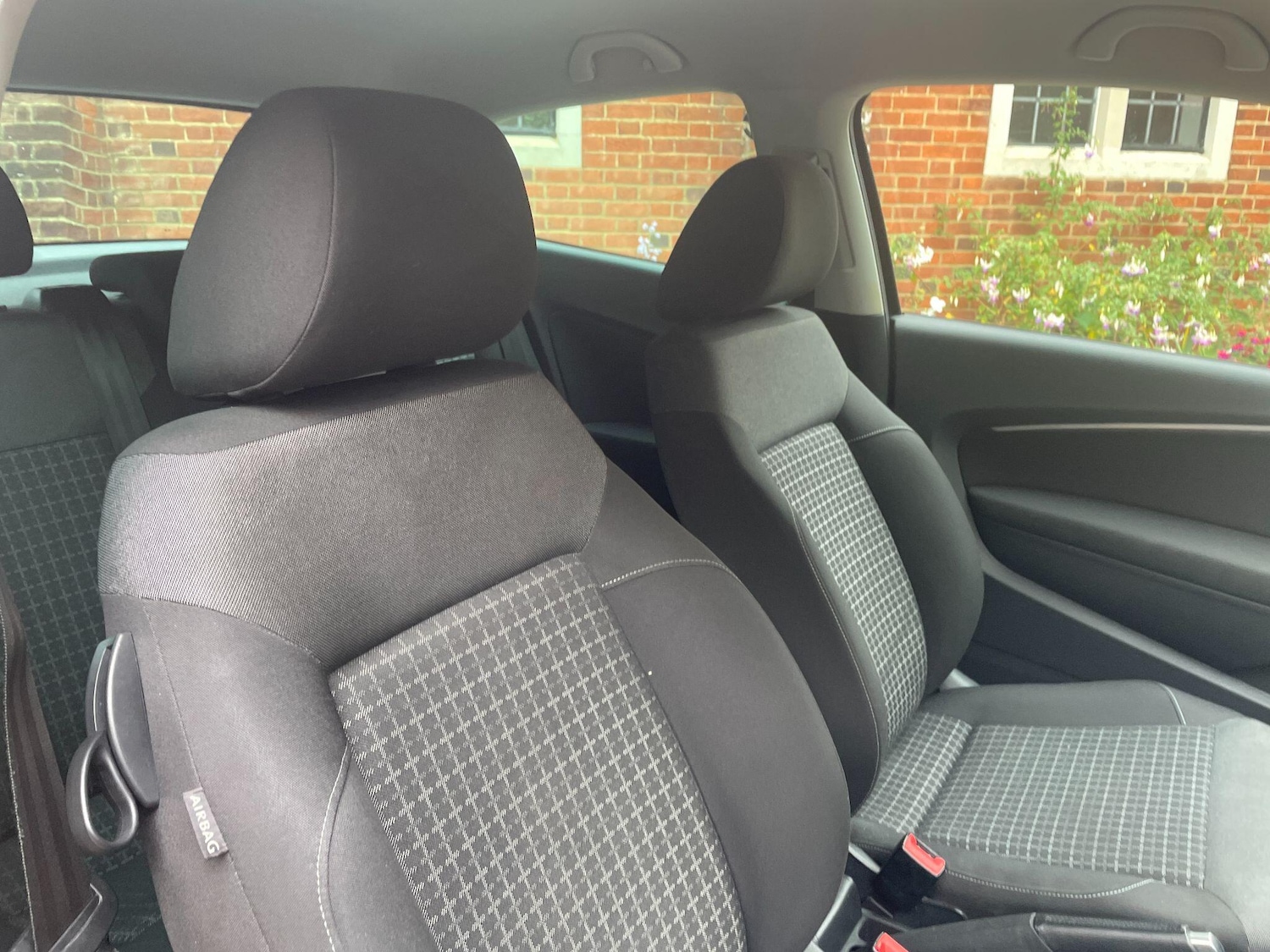 Used Volkswagen Polo 2016 for sale - 76666796: Photo 7