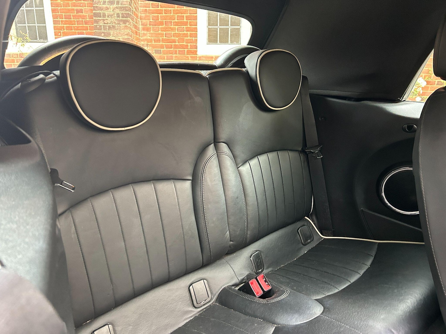 Used MINI Convertible 2011 for sale - 76995182: Photo 11