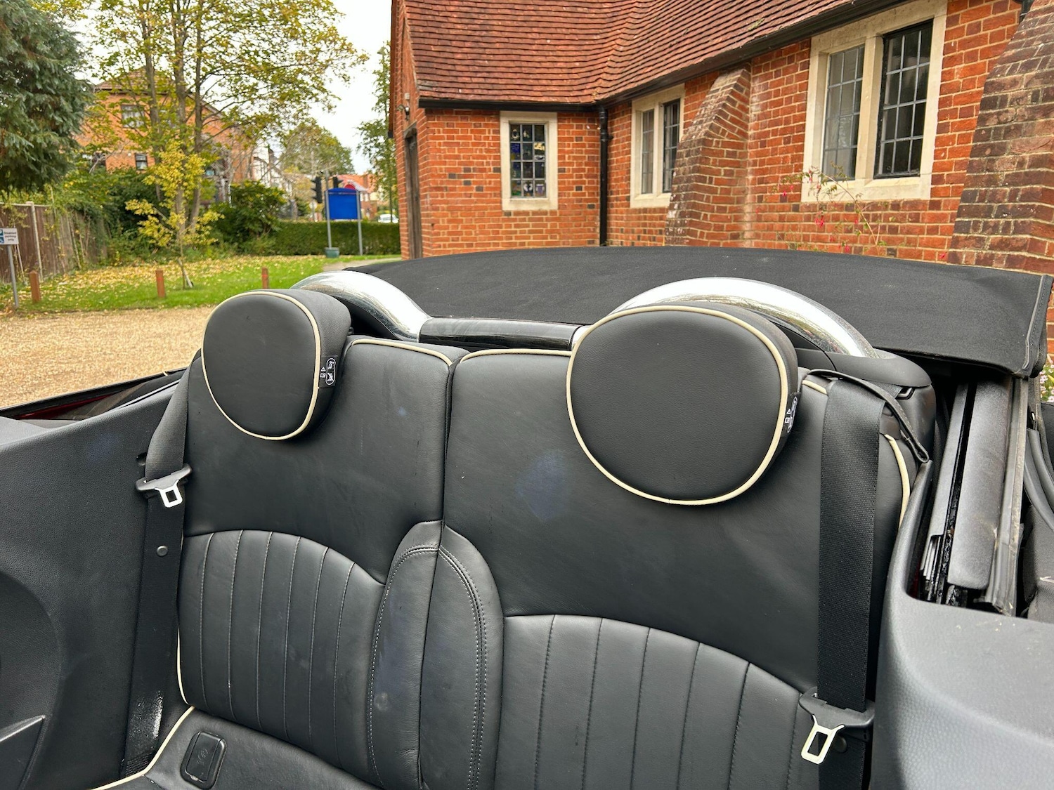 Used MINI Convertible 2011 for sale - 76995182: Photo 16