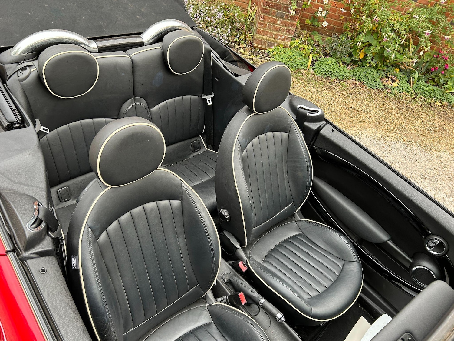 Used MINI Convertible 2011 for sale - 76995182: Photo 18