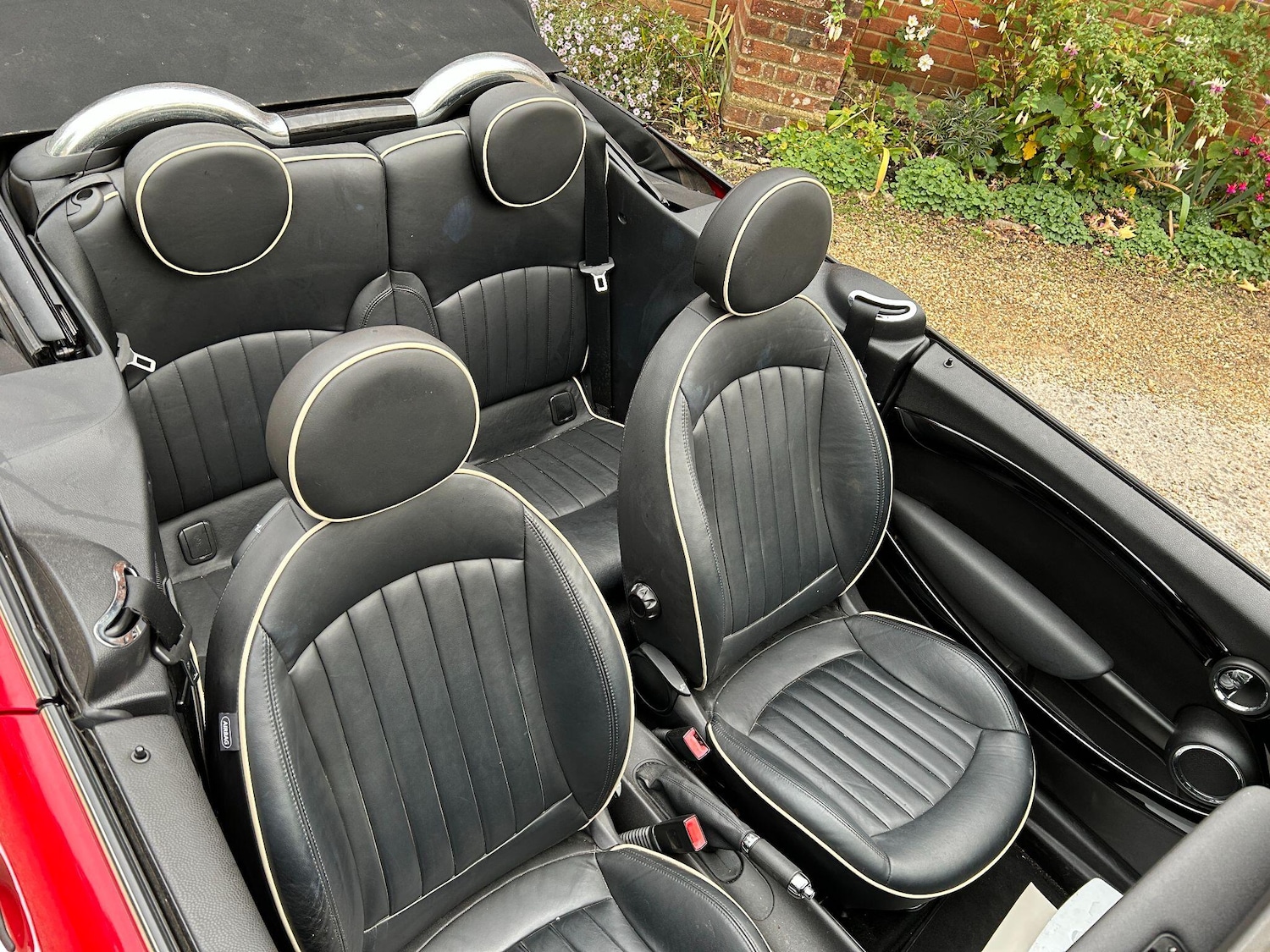 Used MINI Convertible 2011 for sale - 76995182: Photo 20