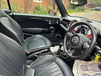 Used MINI Convertible 2011 for sale - 76995182: Photo