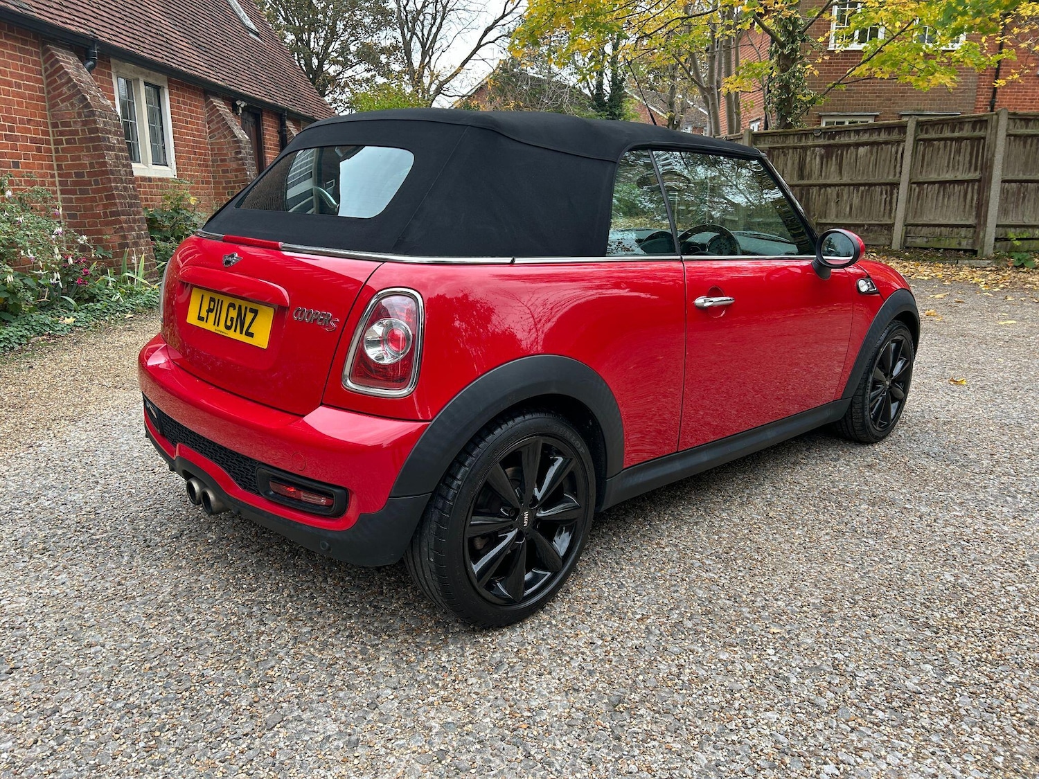 Used MINI Convertible 2011 for sale - 76995182: Photo 32