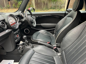 Used MINI Convertible 2011 for sale - 76995182: Photo