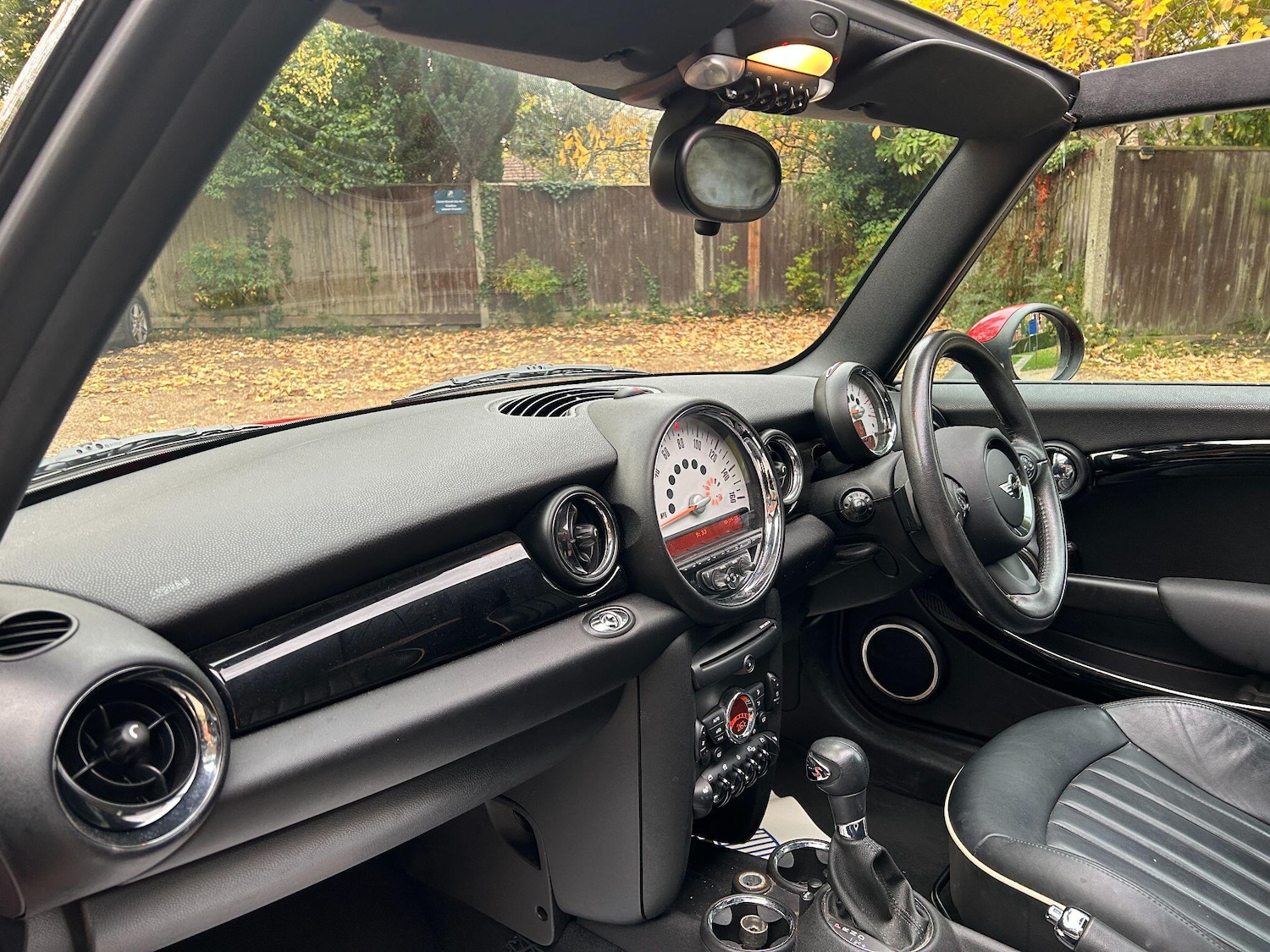 Used MINI Convertible 2011 for sale - 76995182: Photo 4